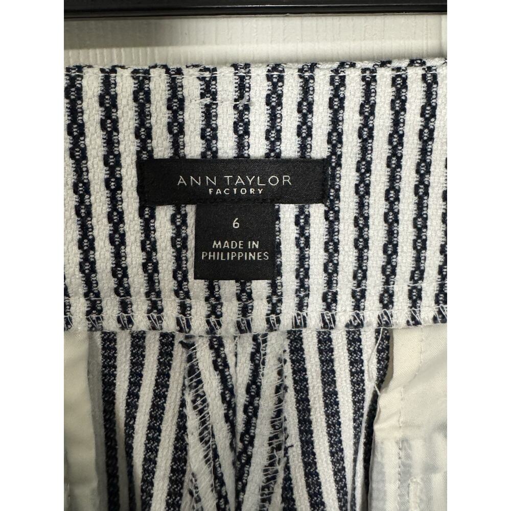 Ann Taylor Factory Navy Blue/White striped Pants, Size 6 - Picture 5 of 6
